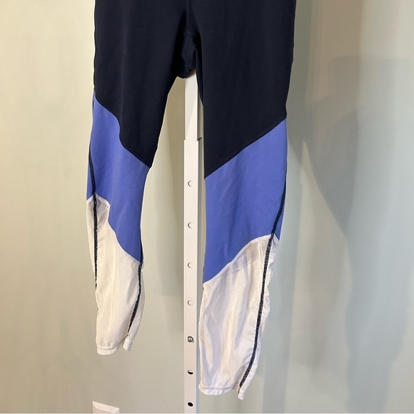 Fabletics Trinity Motion365 Mid-Rise 7/8 Legging - Picture 3 of 5